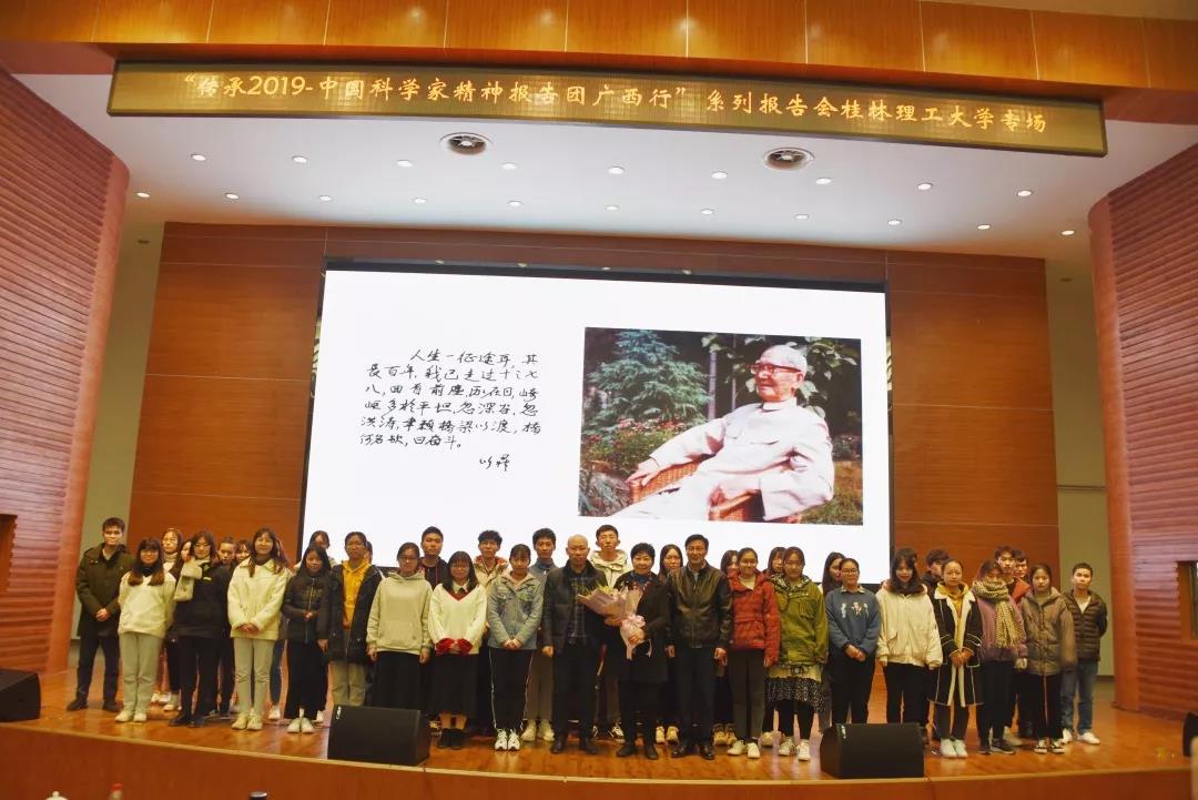 洲精品无码高潮喷水A片