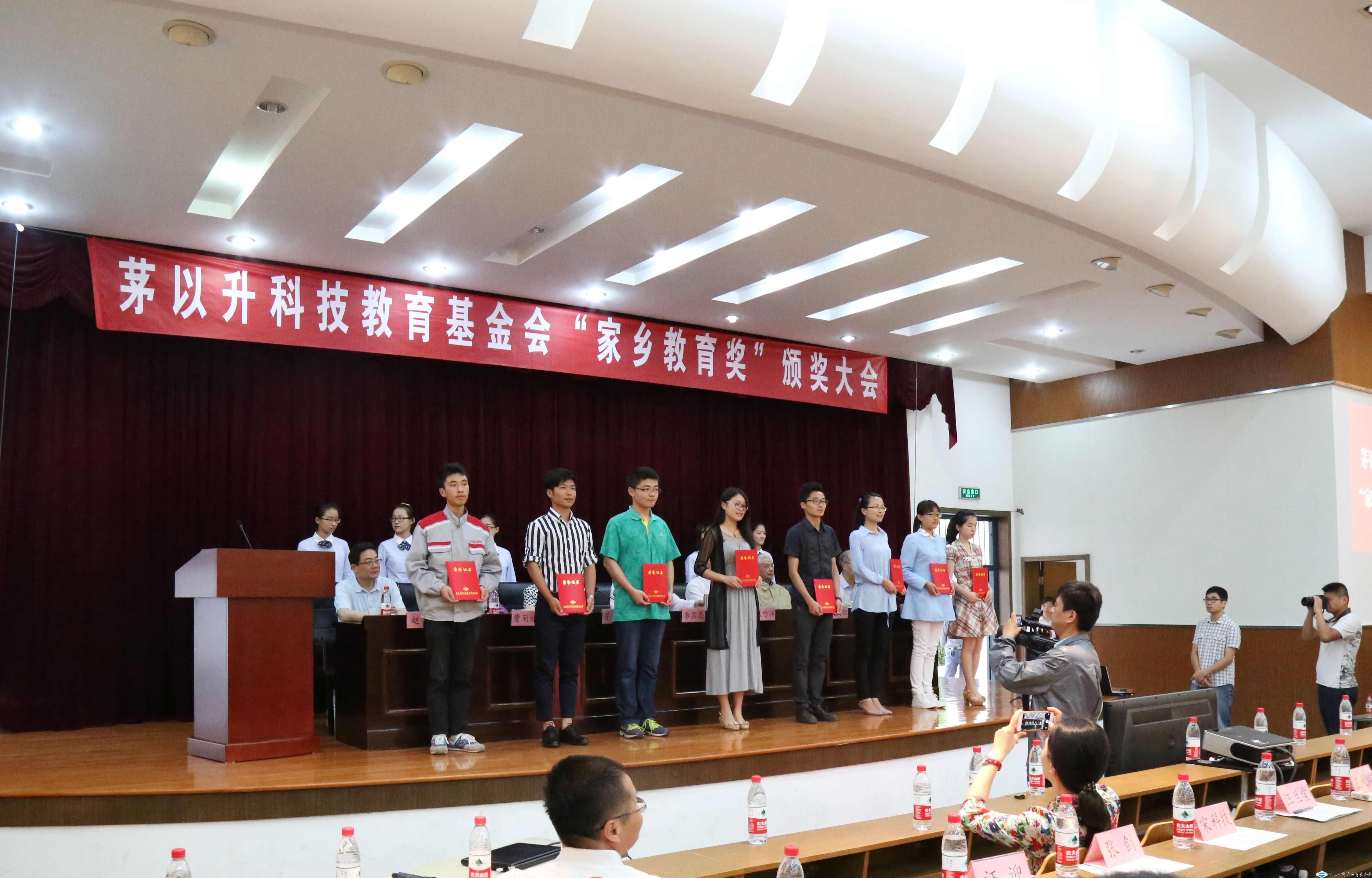 洲精品无码高潮喷水A片